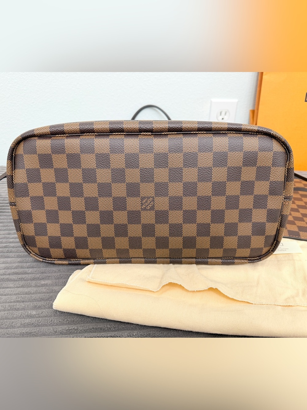 Louis Vuitton Damier Ebene Canvas Neverfull Tote with Zip Pochette in Brown MM - Picture 8 of 16